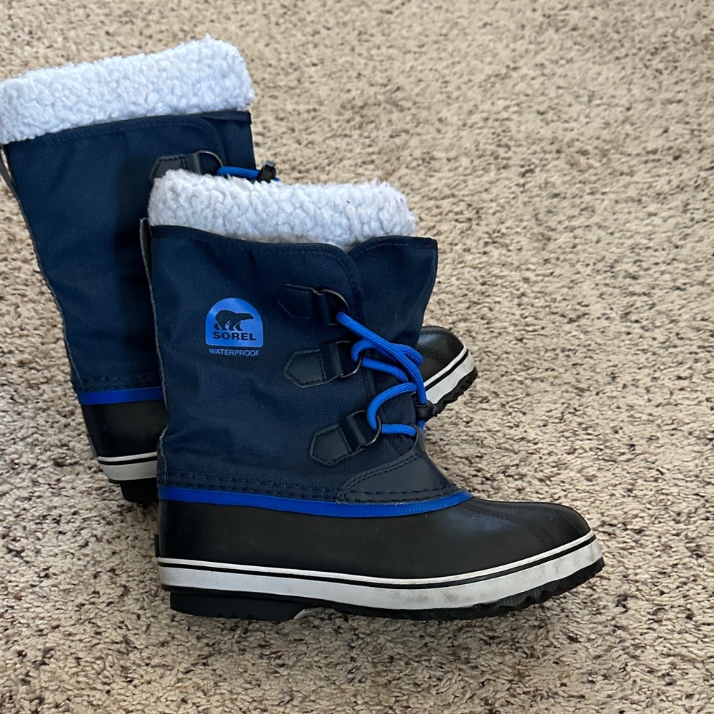 Sorel Navy and Black Waterproof Boots